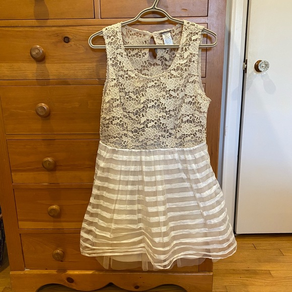 Cute lace cream coloured dress - Picture 7 of 7